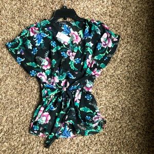 Flowy floral top NWOT